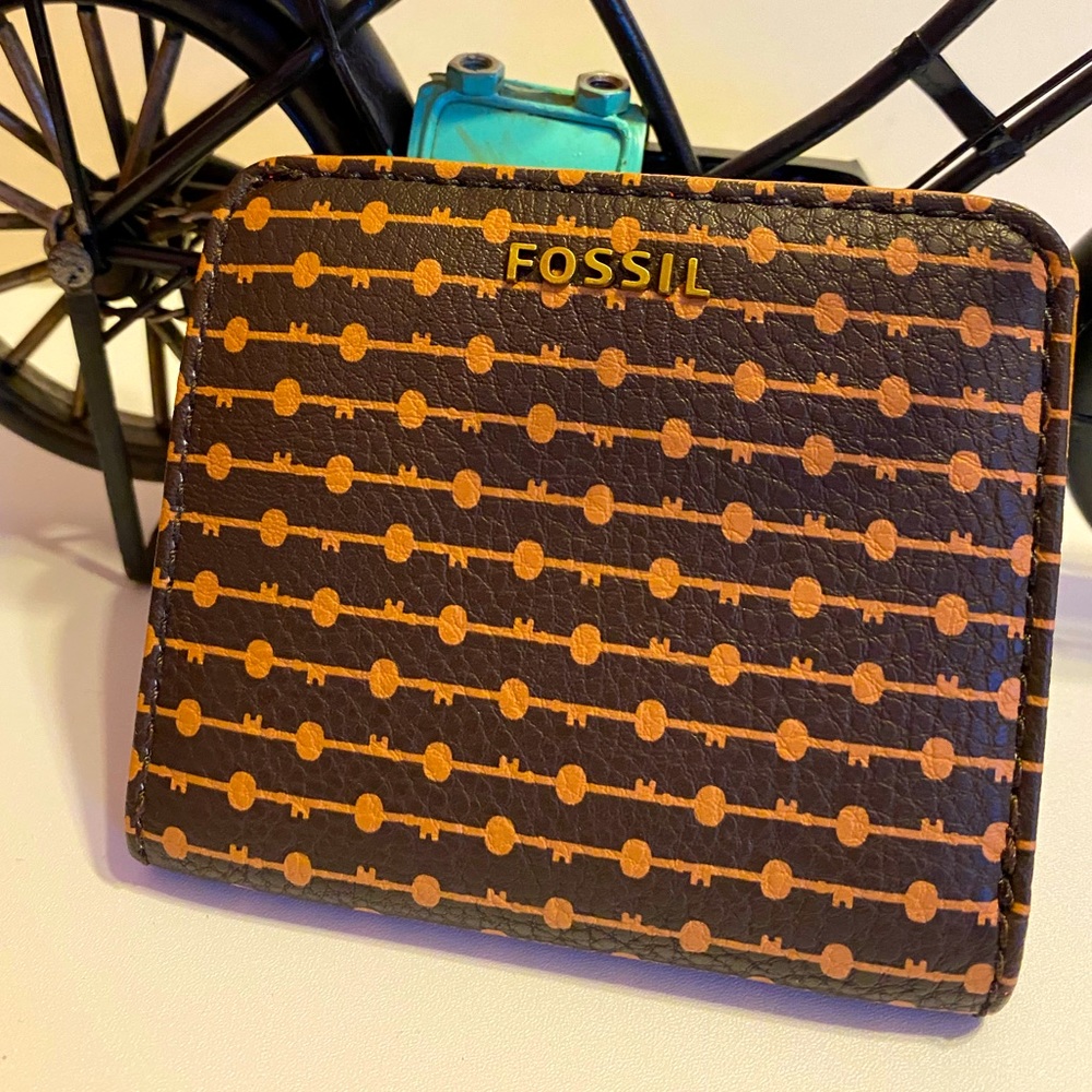 Fossil bifold